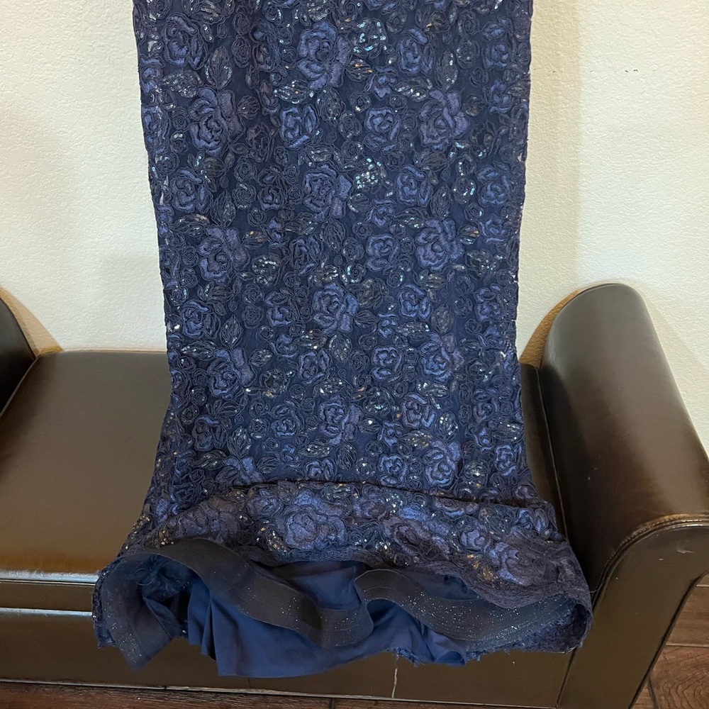 Teri Jon Rickie freeman Beautiful dress navy with the bow and lace - Picture 6 of 10